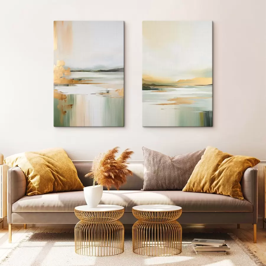 Tableau Paysage abstrait aux tons jaunes et verts, eau reflétant le ciel et les montagnes lointaines, ciel pâle et brumeux m01245