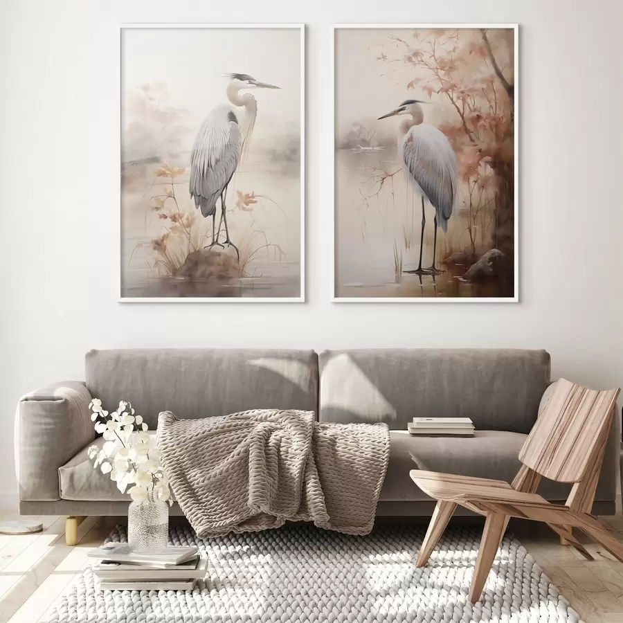 Papier peint Un héron se tient sur un rocher dans un lac, avec de hautes herbes et des arbres en arrière-plan. d01239