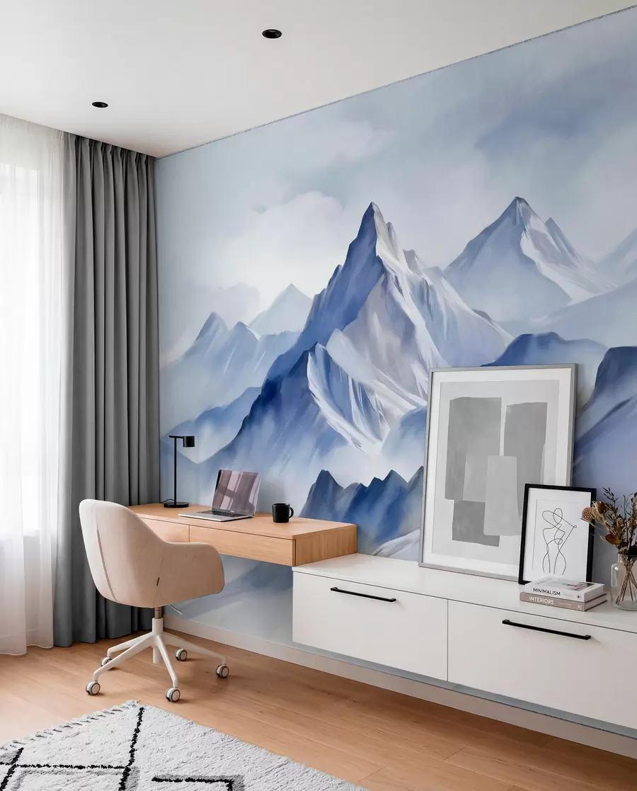 Papier peint Montagnes enneigées texturées avec un effet aquarelle doux et une palette de bleus et de blancs w09630