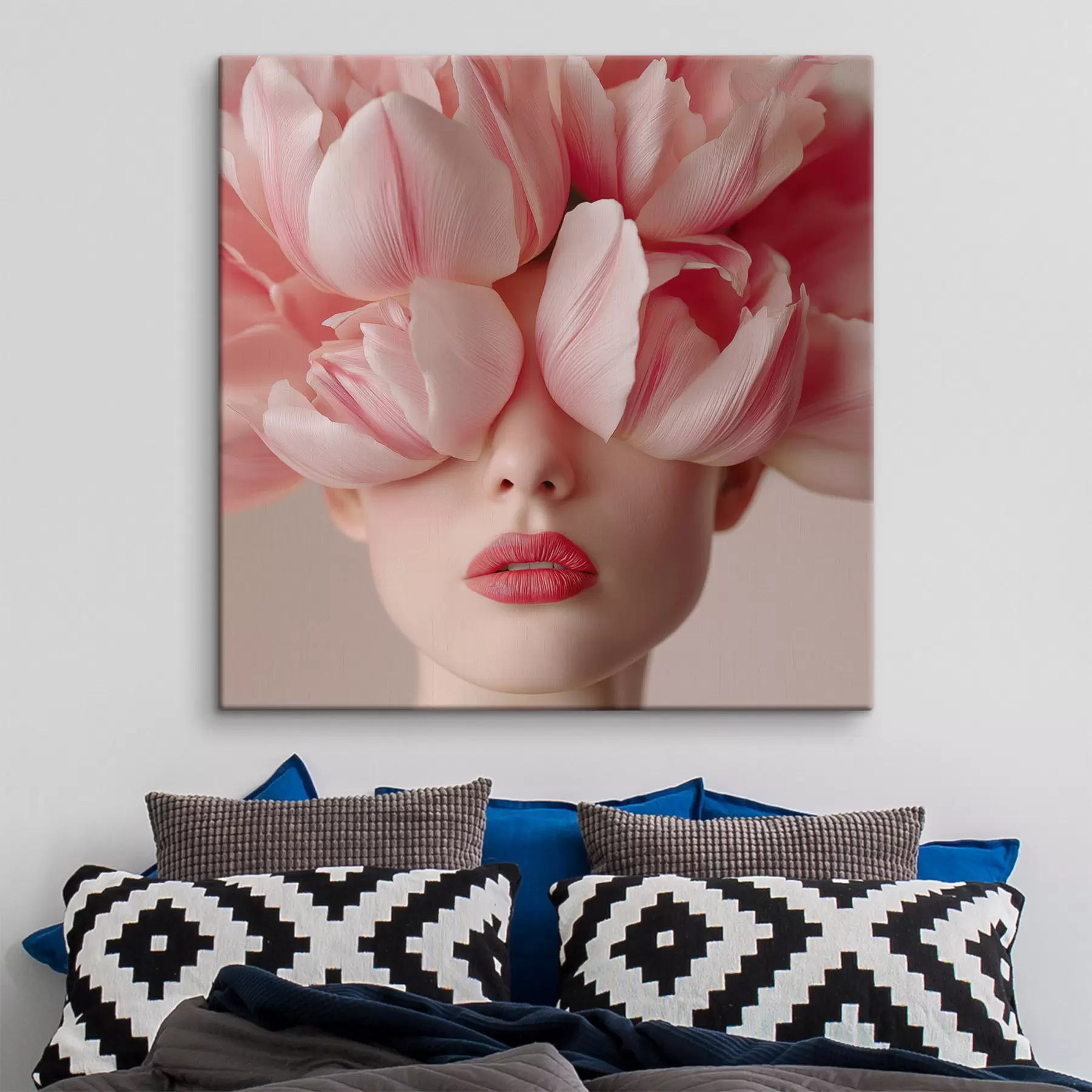 Tableau Portrait de femme avec des pétales roses s47920