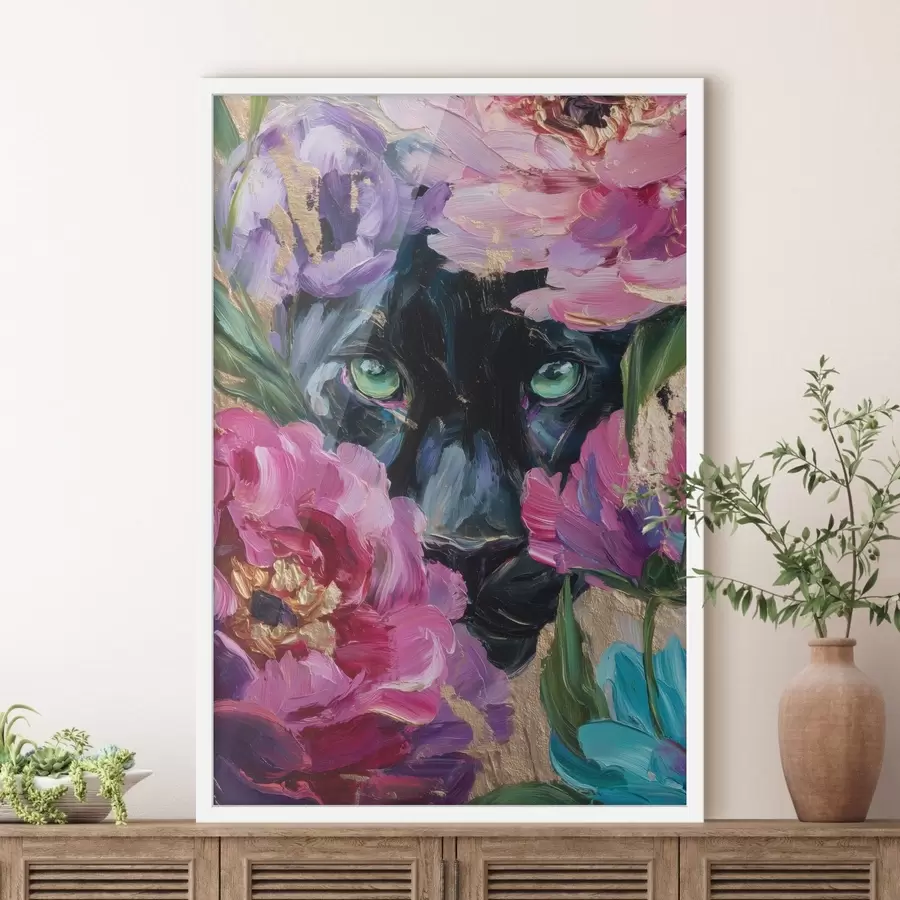 Papier peint une panthère noire jette un œil parmi les pivoines f47936