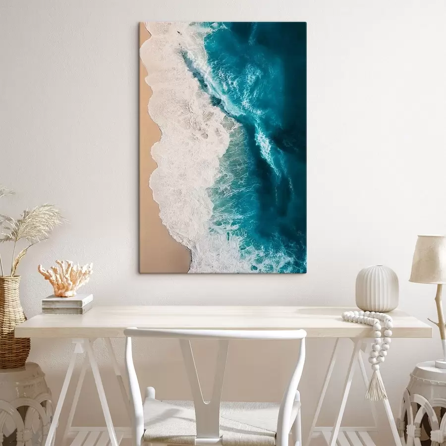 Tableau vue aérienne des vagues de l'océan venant se briser sur une plage de sable s48062