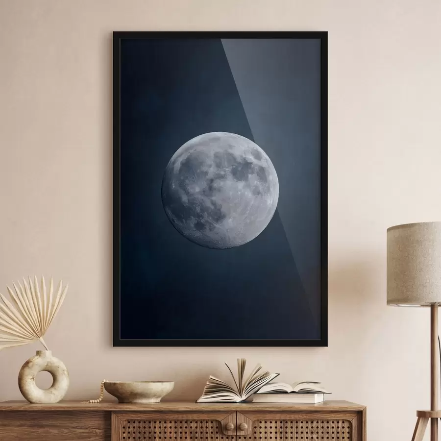 Papier peint pleine lune centrée sur un fond texturé bleu marine foncé f48122