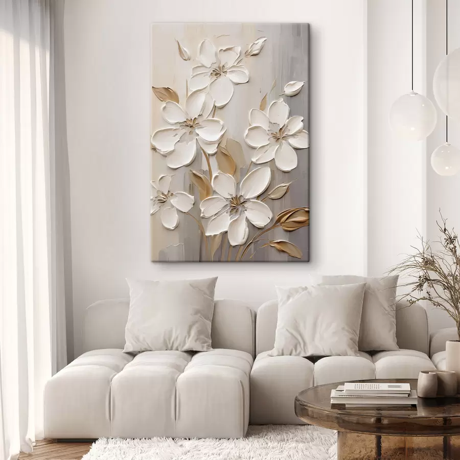 Tableau Fleurs blanches abstraites aux pétales texturés, sur fond neutre avec imitation de coups de pinceau subtils. s47874