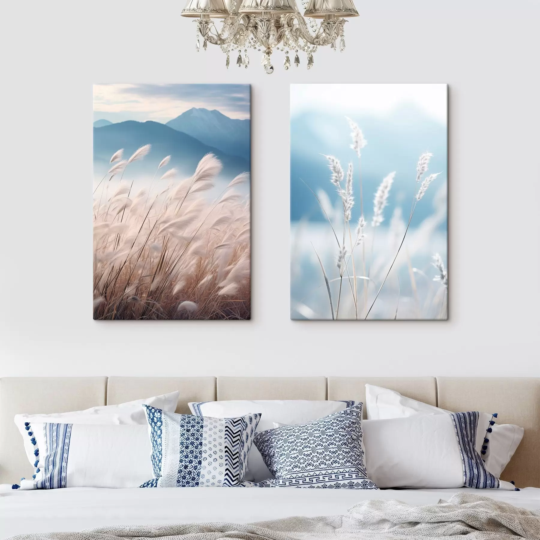 Tableau De grands herbes blanches de pampa ondulant au vent, avec en arrière-plan des montagnes d'un bleu tendre. m30060