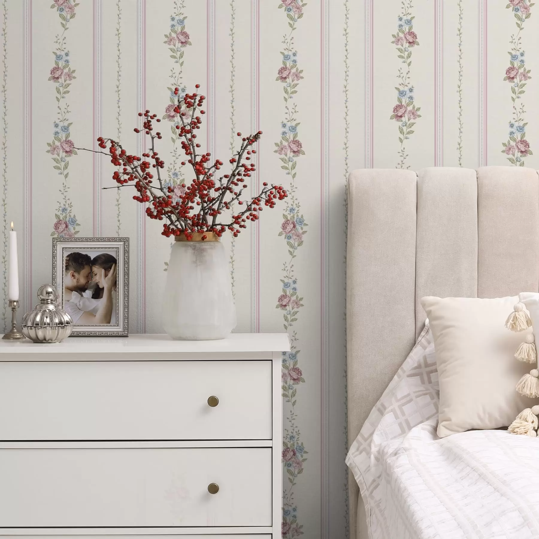 Papier peint Motif floral rayé dans des tons doux a01130