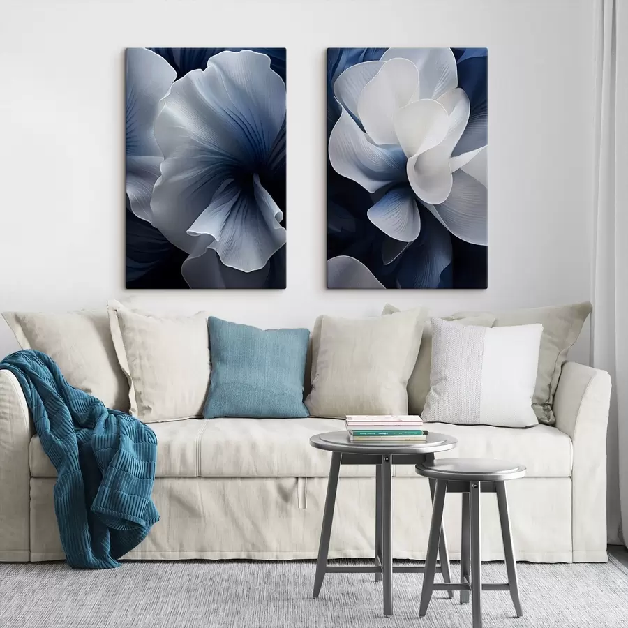 Tableau Pétales de fleurs abstraites bleues et blanches sur fond sombre m30316
