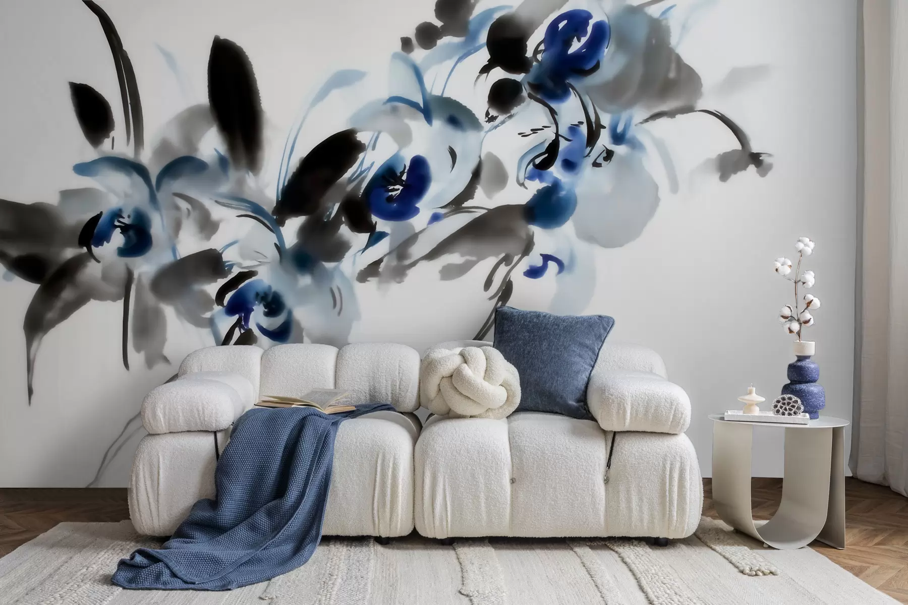 Papier peint De superbes fleurs abstraites dans un style aquarelle oriental, rehaussées de touches de bleu et de noir, avec des orchidées w09797