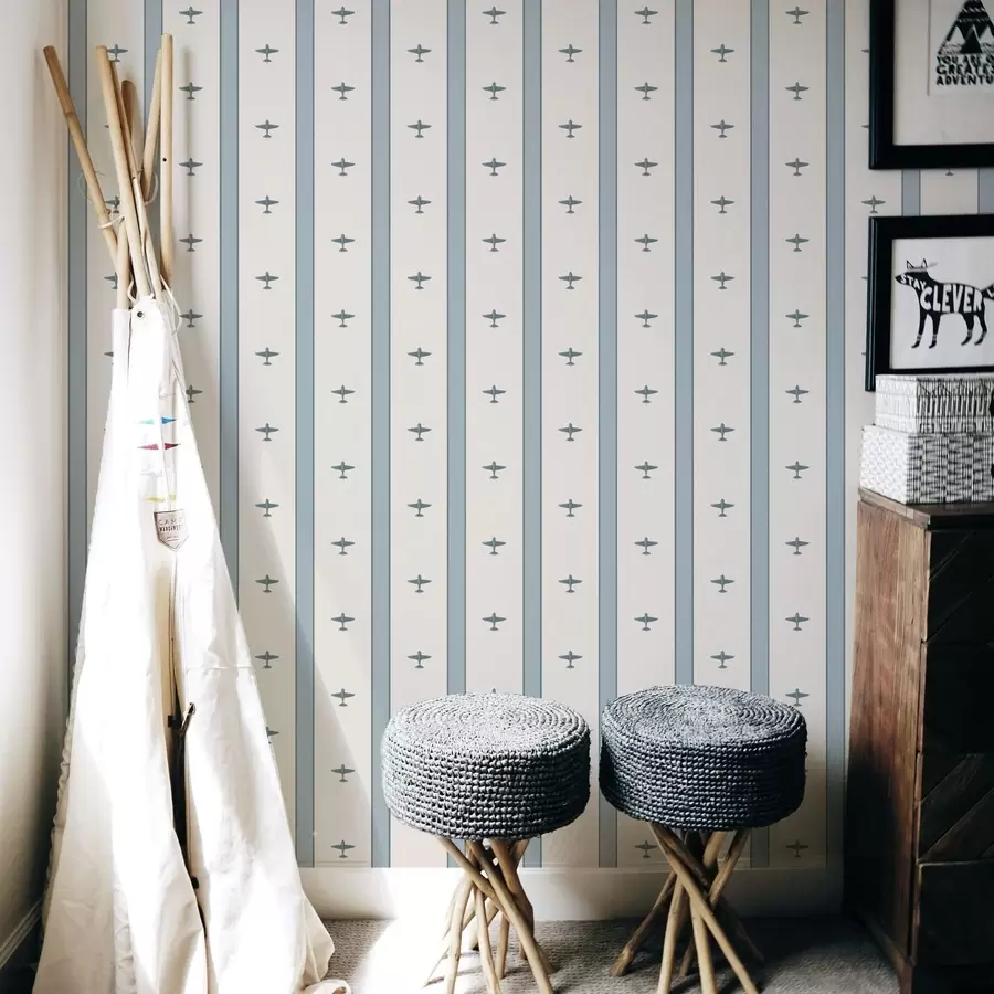 Papier peint Petits avions rayés sur fond bleu a01171