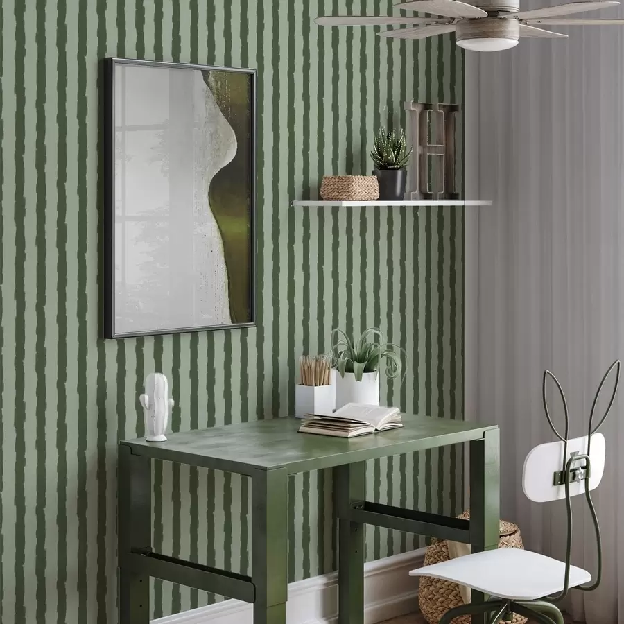 Papier peint Des traits de pinceau vert foncé disposés verticalement sur un fond clair a01191v1