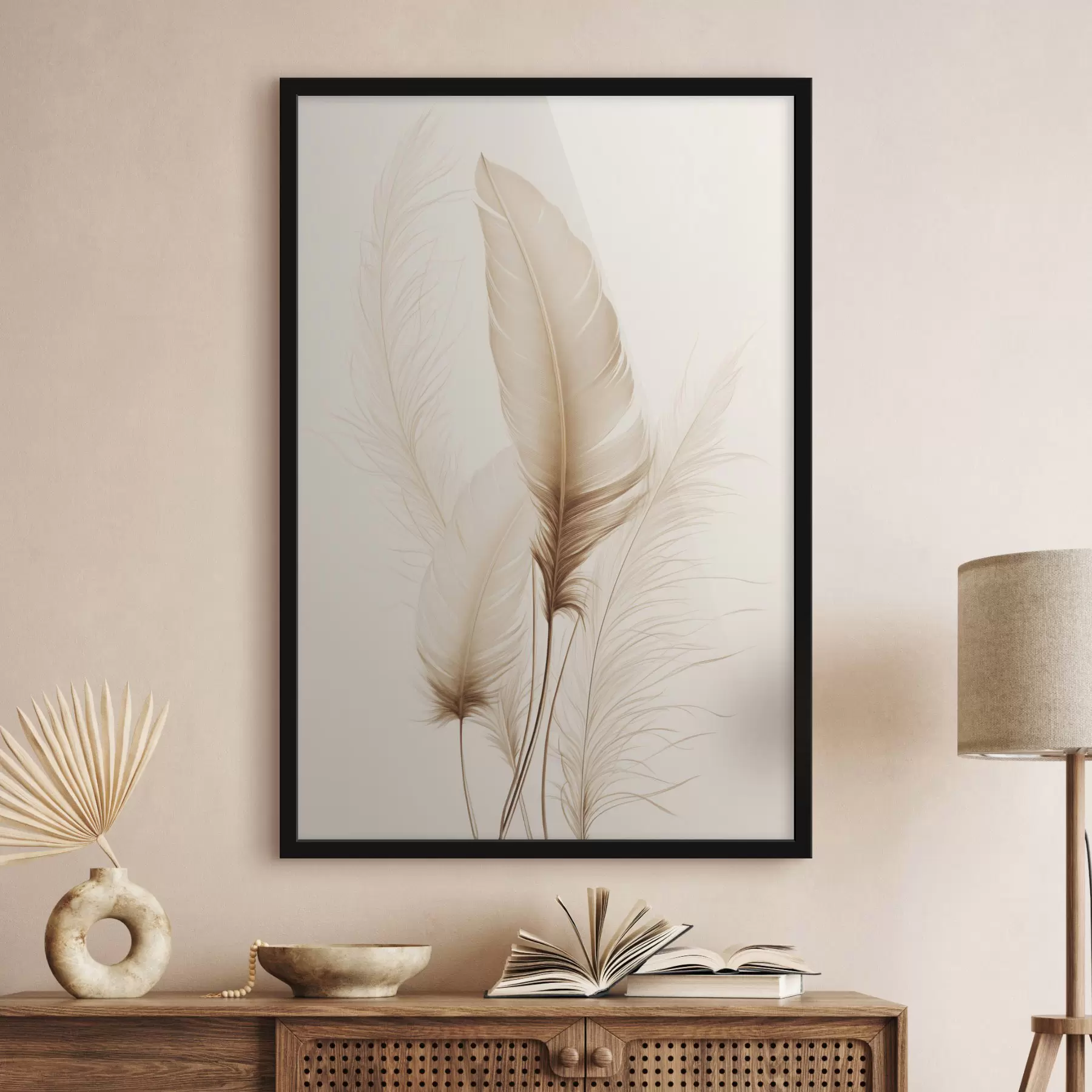 Papier peint Des plumes brun clair et quelques brins d'herbe séchée sur un fond clair f49158