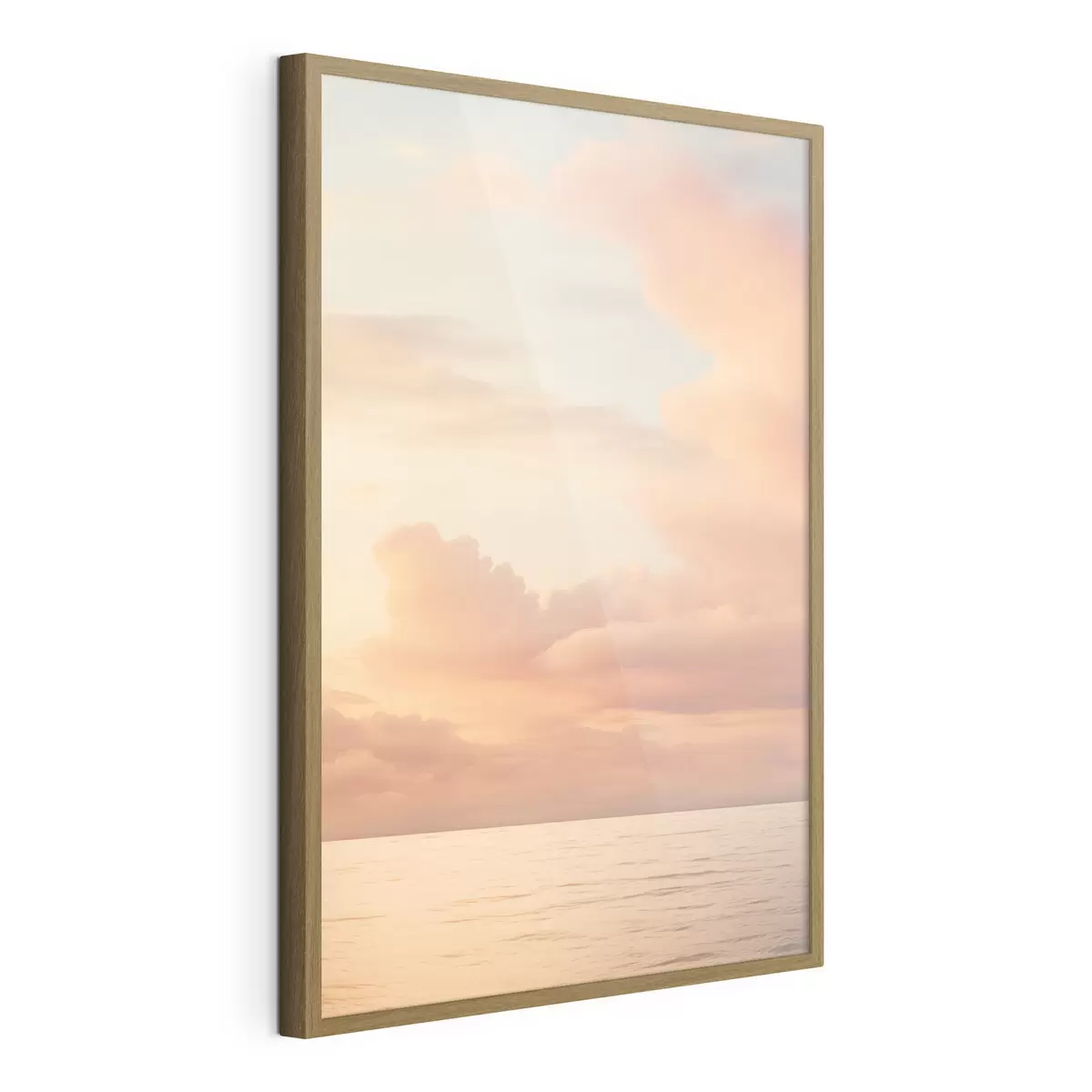 Poster Un ciel aux teintes pastel, parsemé de nuages cotonneux, au-dessus d'un océan calme et miroitant au coucher du soleil f49178