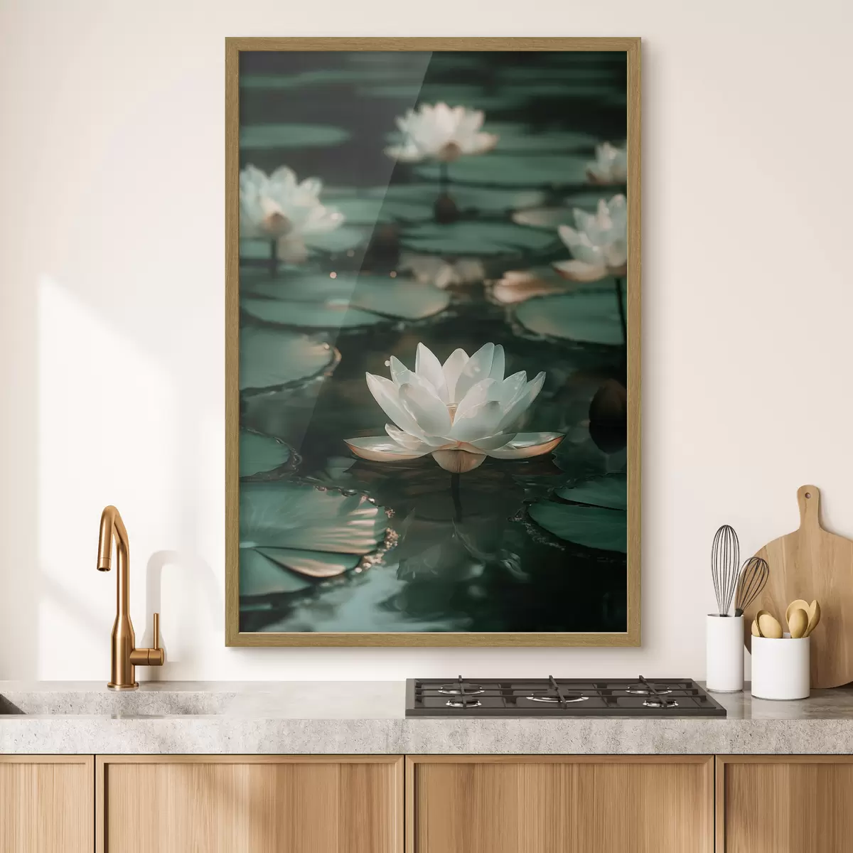 Poster Des fleurs de lotus pâles sur une eau sombre f49197