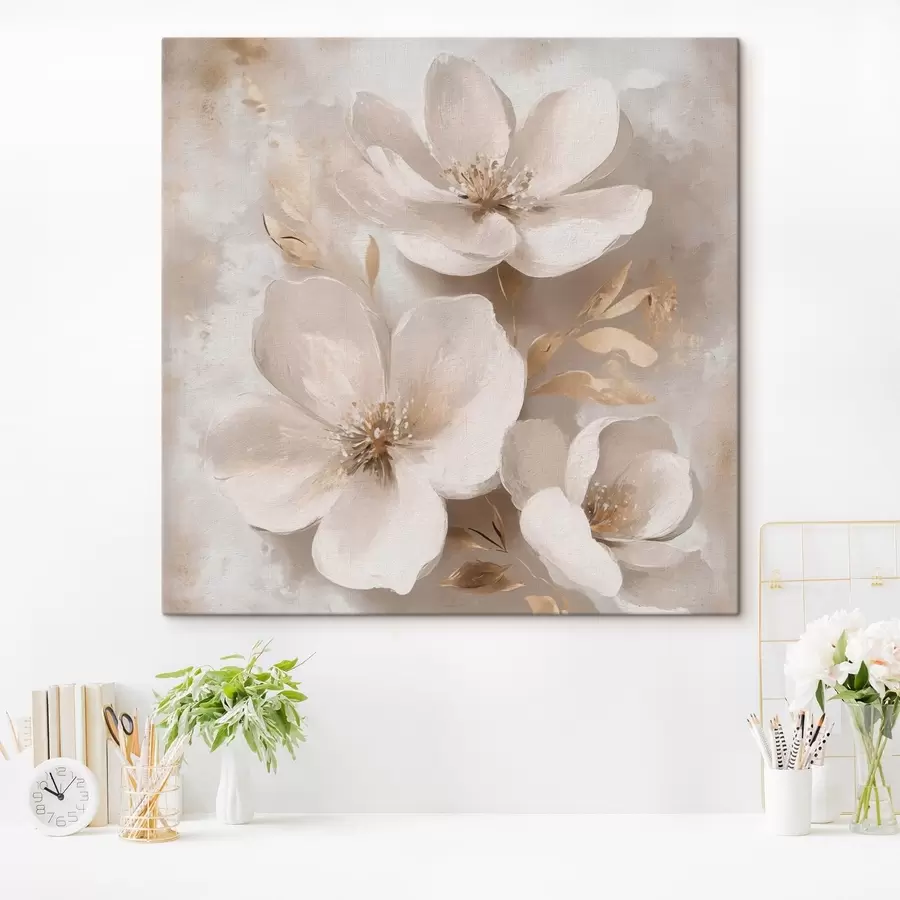 Tableau Des fleurs délicates aux teintes pâles, accompagnées de feuilles décoratives s49217