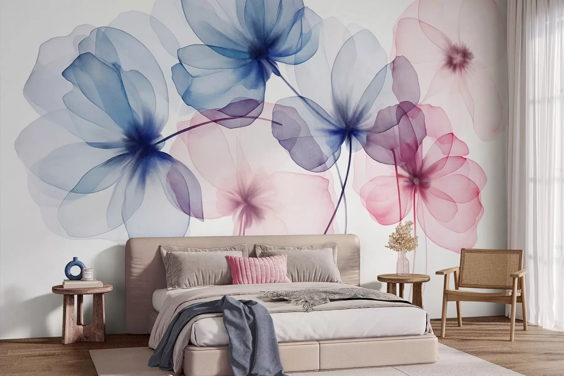 Papier peint Fleurs bleues et roses translucides et texturées sur fond clair, dont les pétales délicats se chevauchent w09892