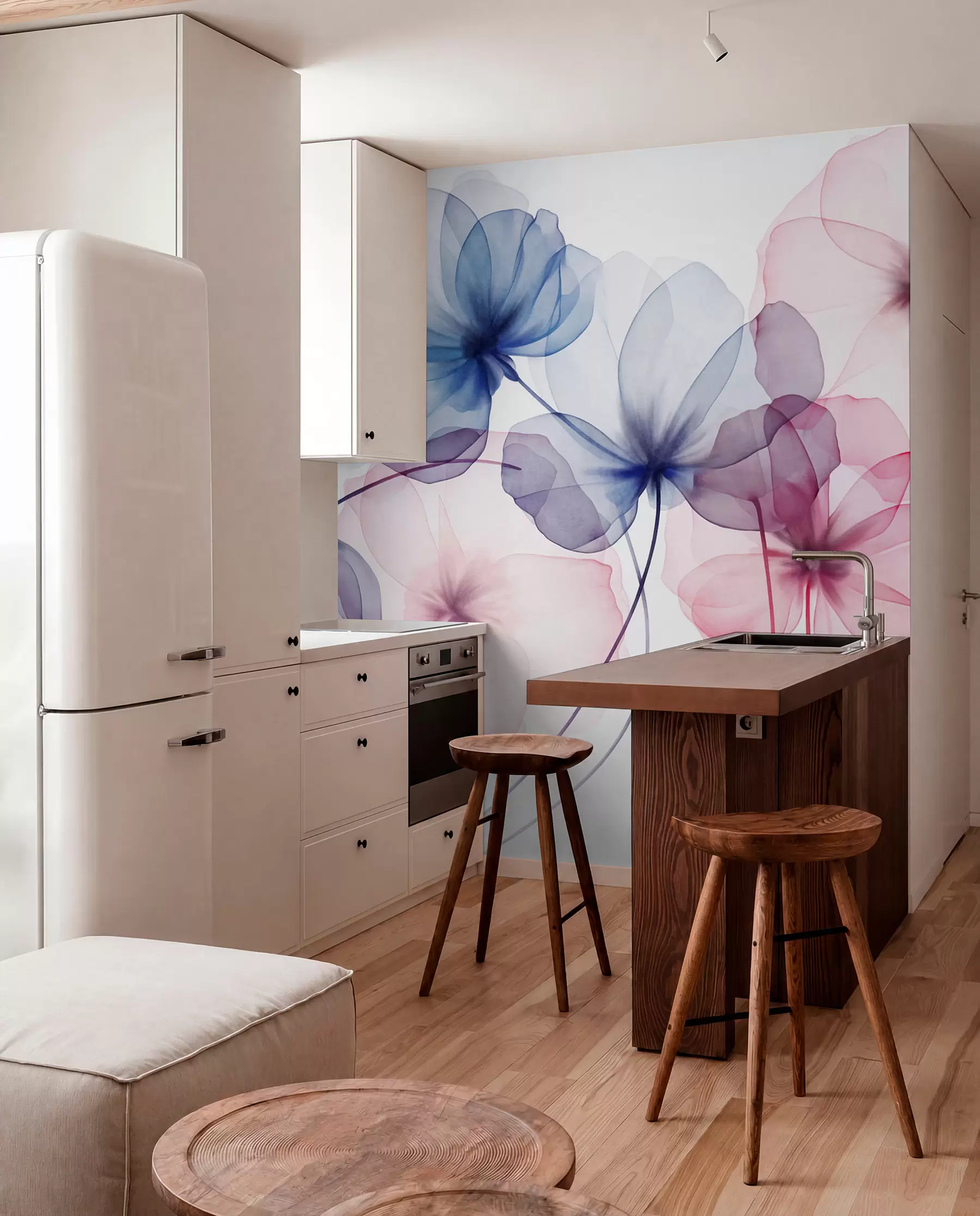Papier peint Fleurs bleues et roses translucides et texturées sur fond clair, dont les pétales délicats se chevauchent w09892