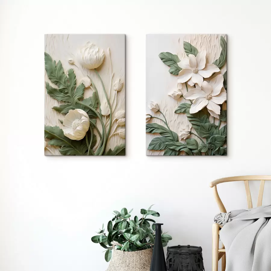 Tableau Des fleurs blanches et des feuilles vertes sur un fond texturé orné de feuillage m30584