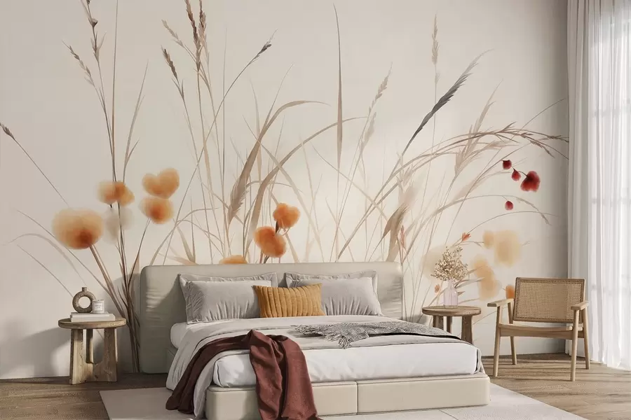 Papier peint De hautes herbes et de petites fleurs sauvages orange sur un fond pâle, dans un style bohème texturé w09902