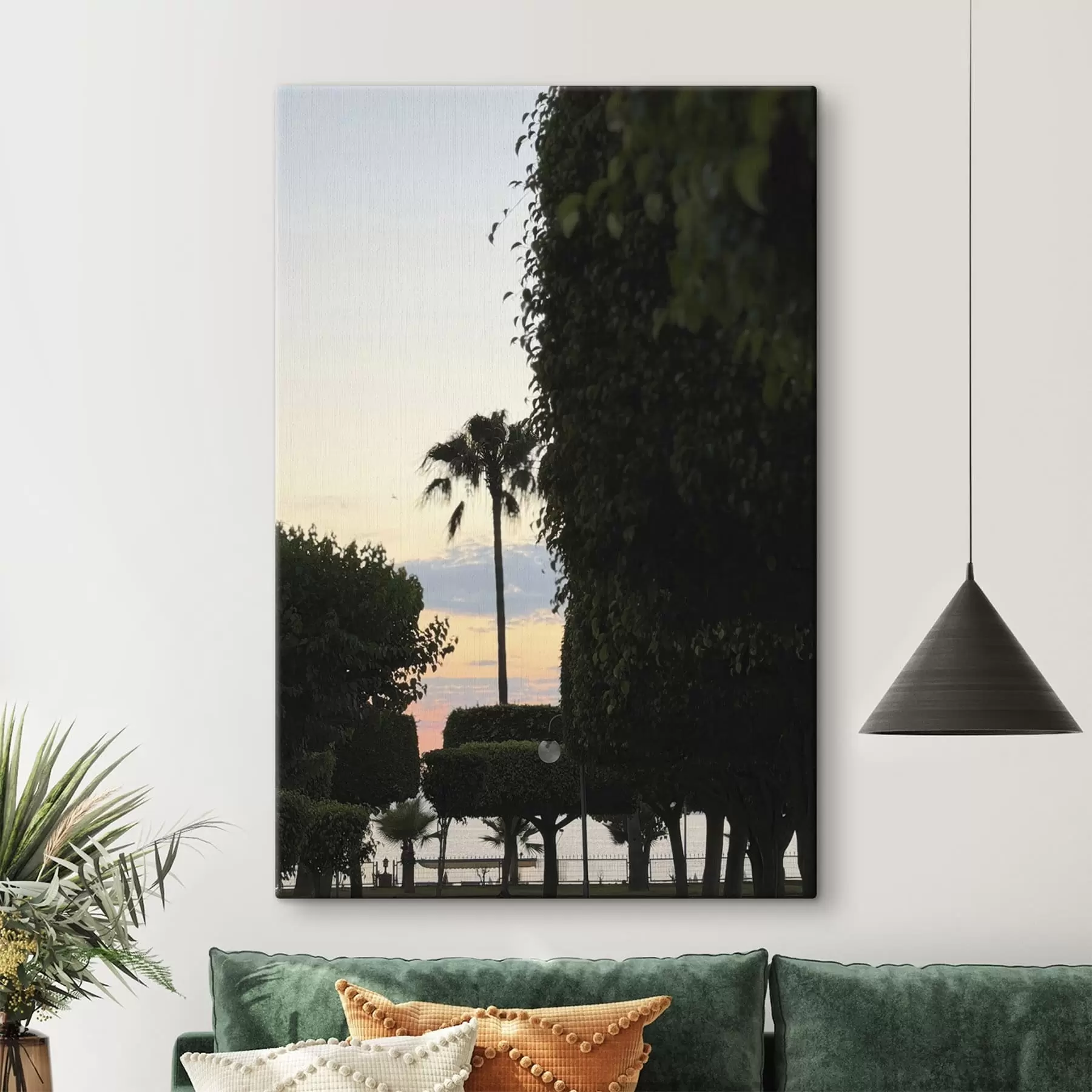 Tableau Un palmier dans un parc paysager au coucher du soleil s49697