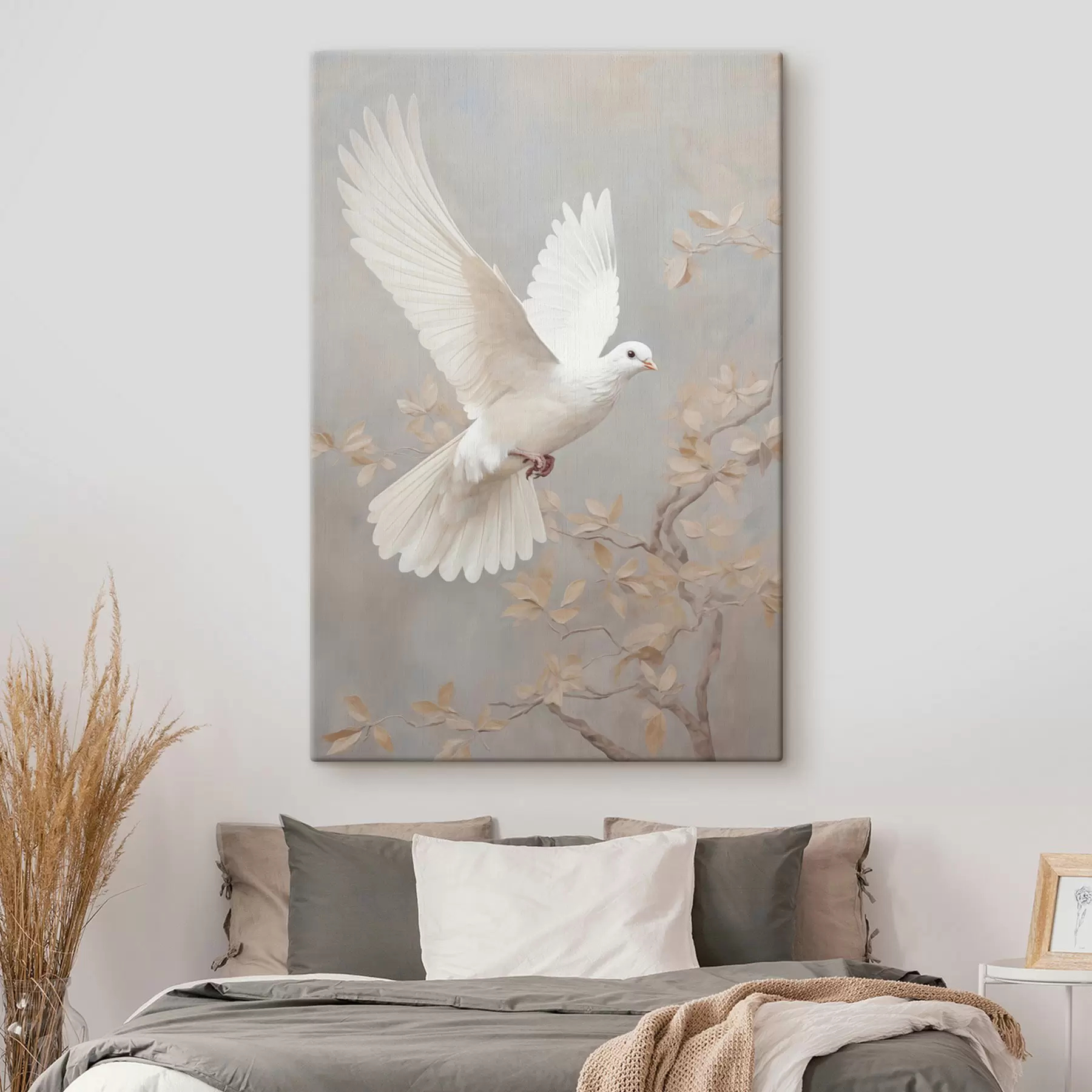 Tableau Un oiseau blanc près d'une branche aux feuilles brun clair, sur un arrière-plan aux tons sobres s49763