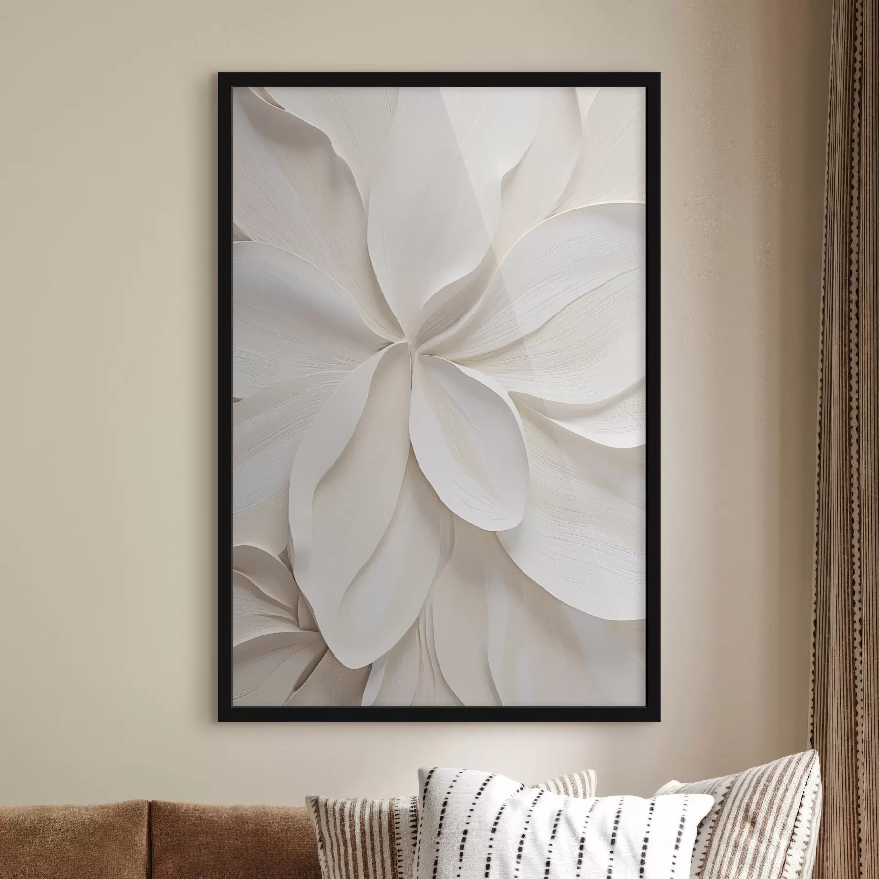 Papier peint Fleur abstraite, de grande taille, d'un blanc crème, aux pétales délicats et superposés f49791