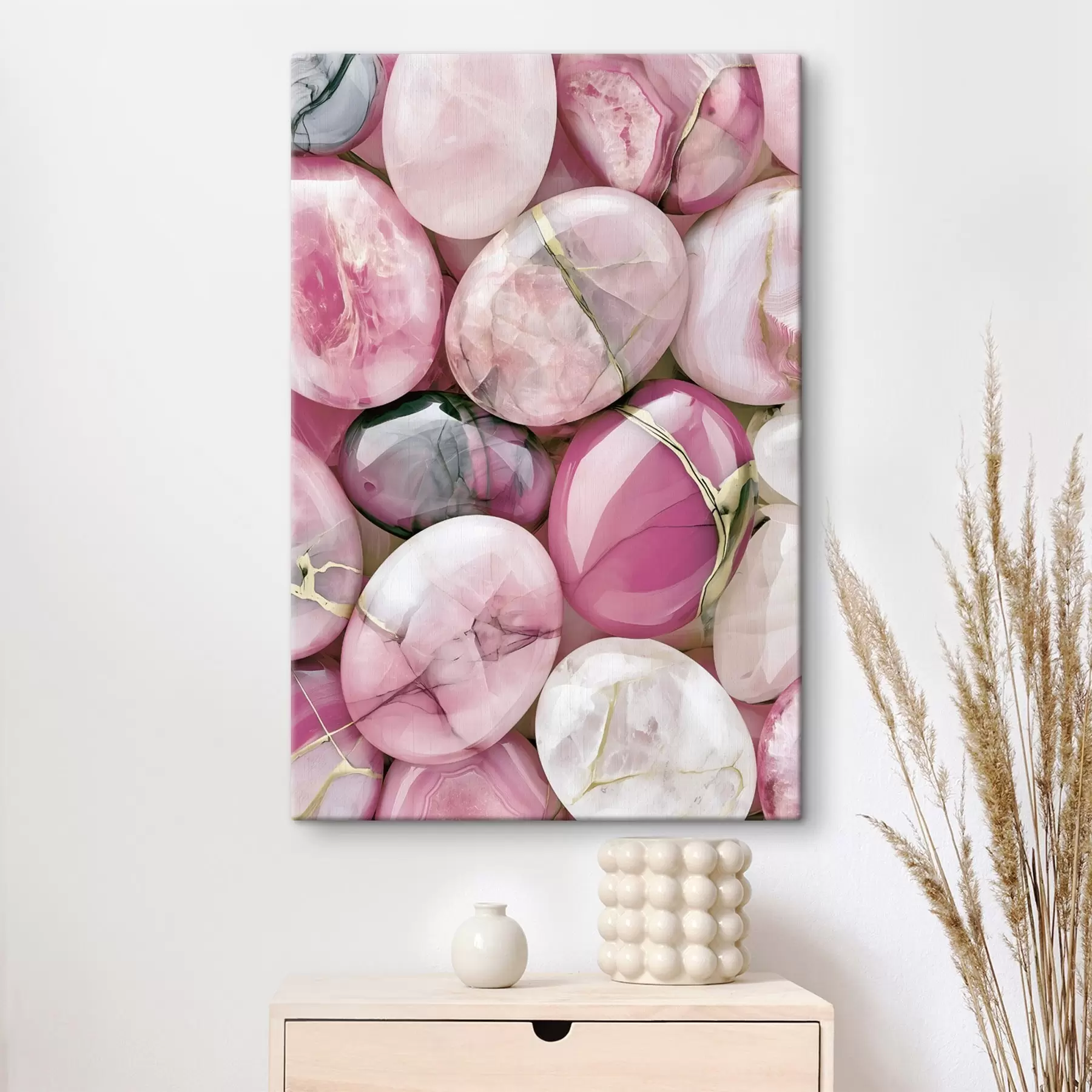 Tableau Une élégante composition « flat lay » composée de pierres précieuses polies dans différentes nuances de rose poudré s49872