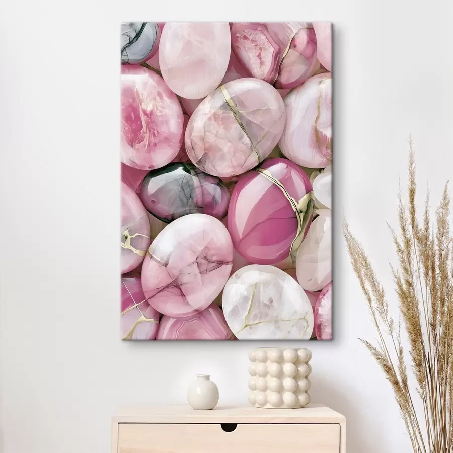 Tableau Une élégante composition « flat lay » composée de pierres précieuses polies dans différentes nuances de rose poudré s49872