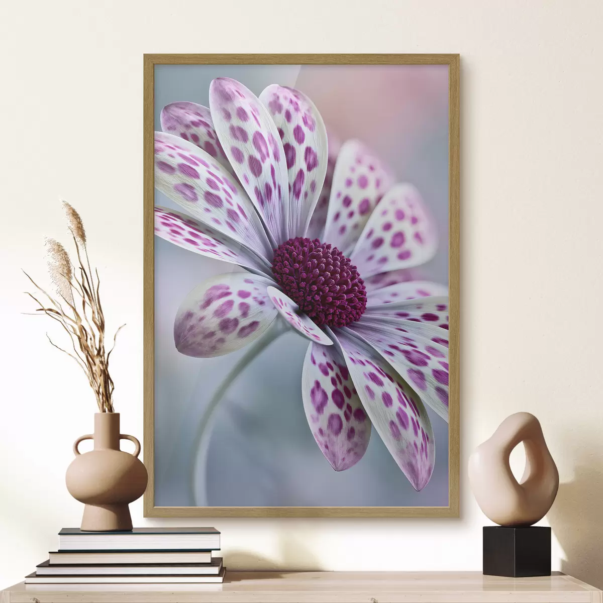 Poster Fleur ressemblant à une marguerite, parsemée de taches léopard d'un magenta éclatant f49866