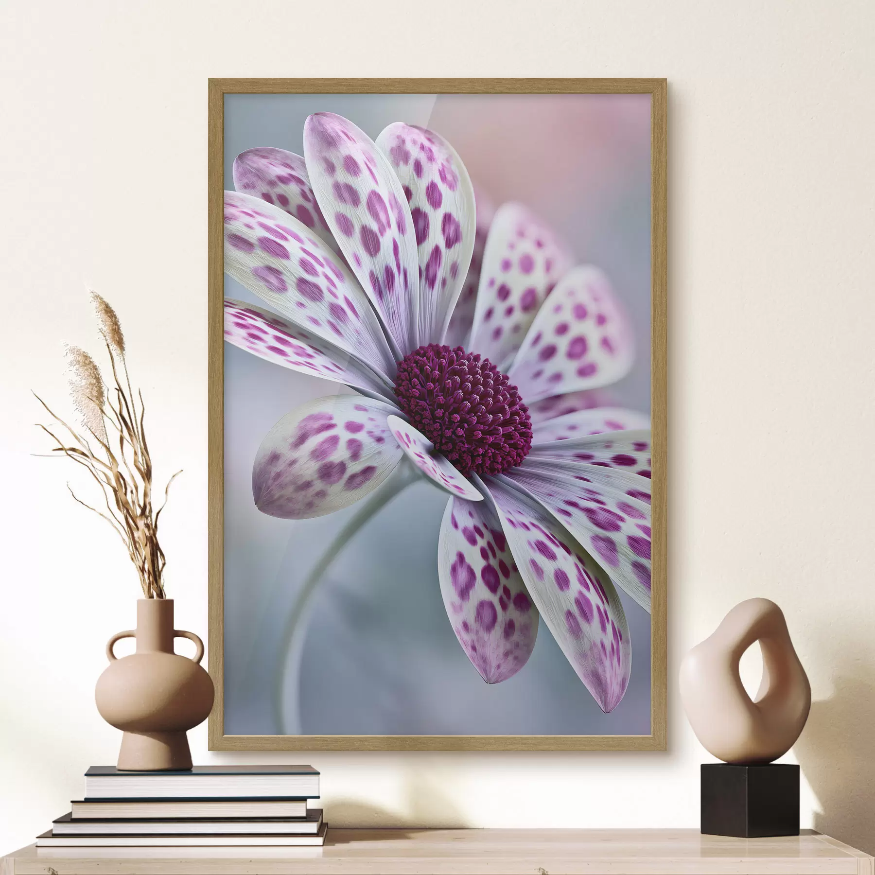 Papier peint Fleur ressemblant à une marguerite, parsemée de taches léopard d'un magenta éclatant f49866