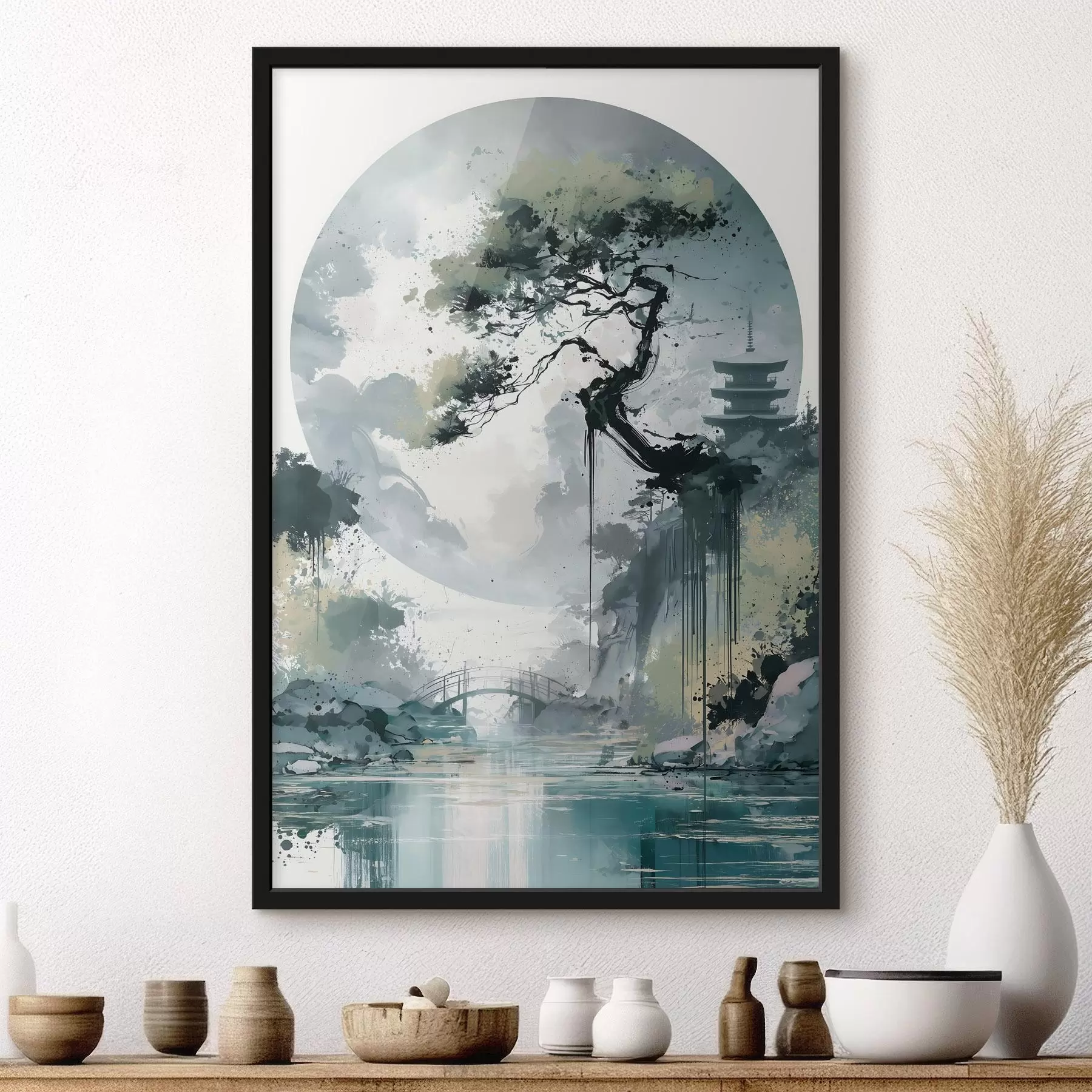 Papier peint Un paysage japonais de style sumi-e représentant un pin élancé, un pont et une pagode se détachant sur des eaux calmes f49881