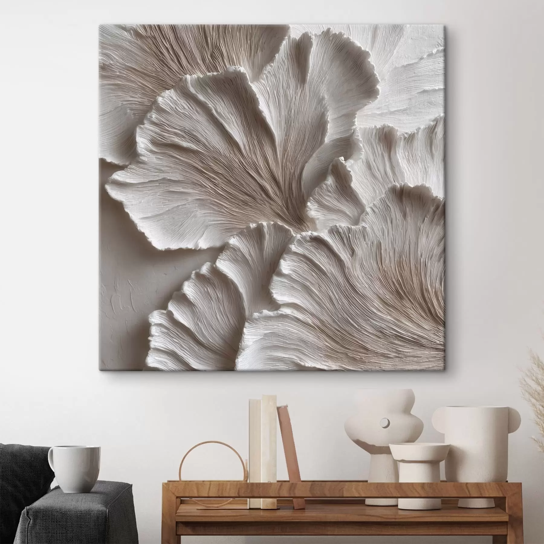 Tableau Composition composée de formes organiques en relief, dans une palette de couleurs beige et blanche s49708