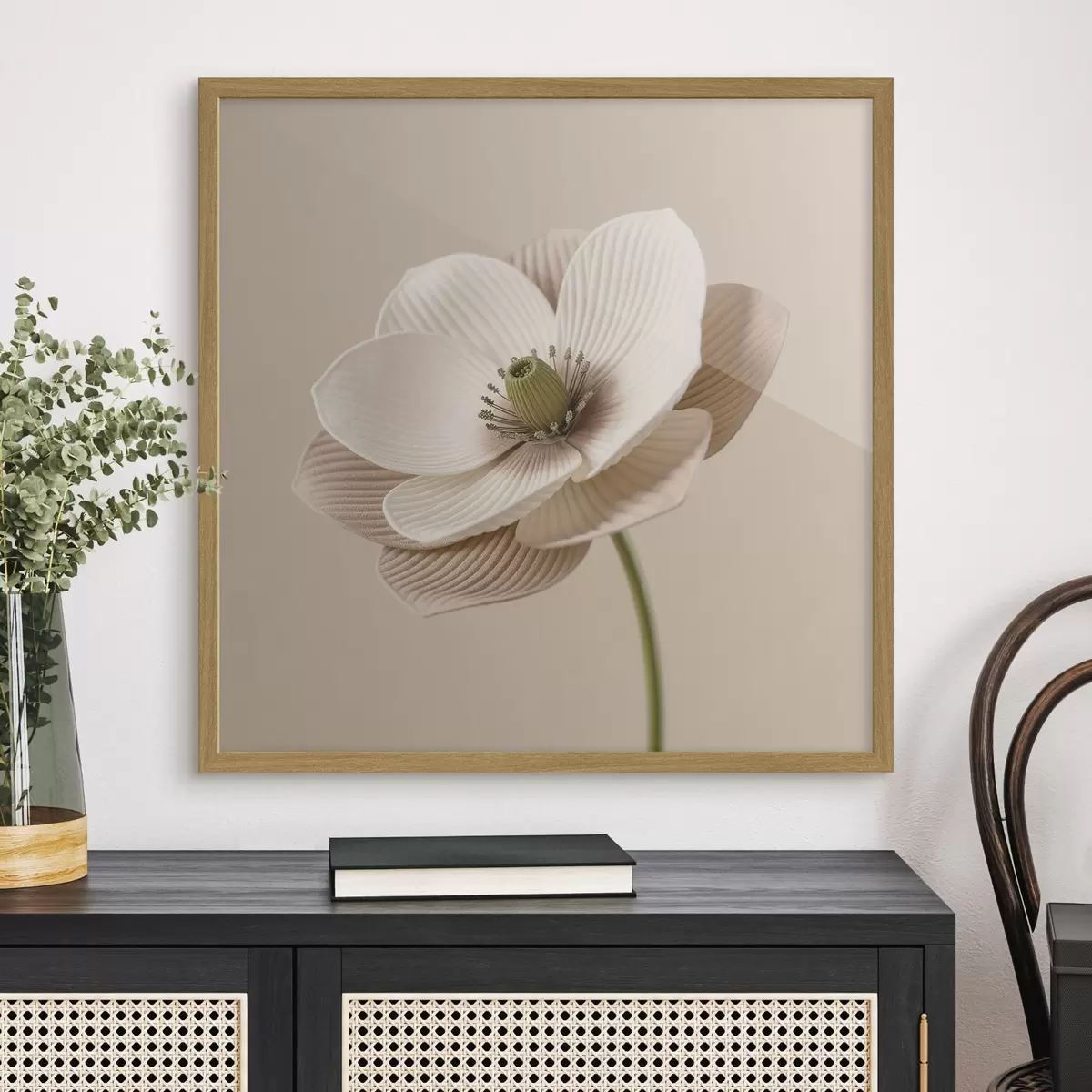 Poster Fleur aux pétales texturés, dans une palette de tons beiges, de style minimaliste f49719