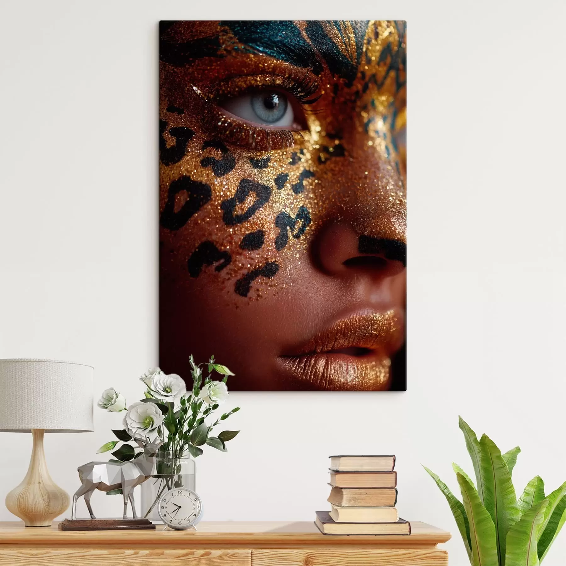 Tableau Portrait en gros plan avec un maquillage brillant à imprimé animalier s49979
