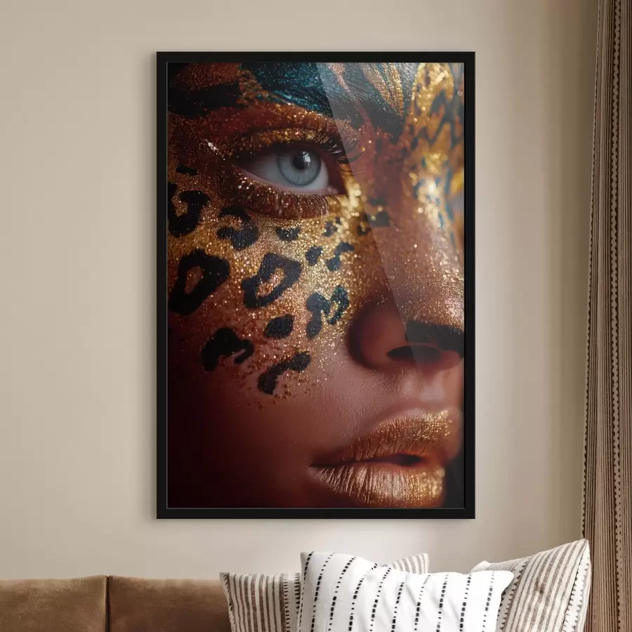 Papier peint Portrait en gros plan avec un maquillage brillant à imprimé animalier f49979