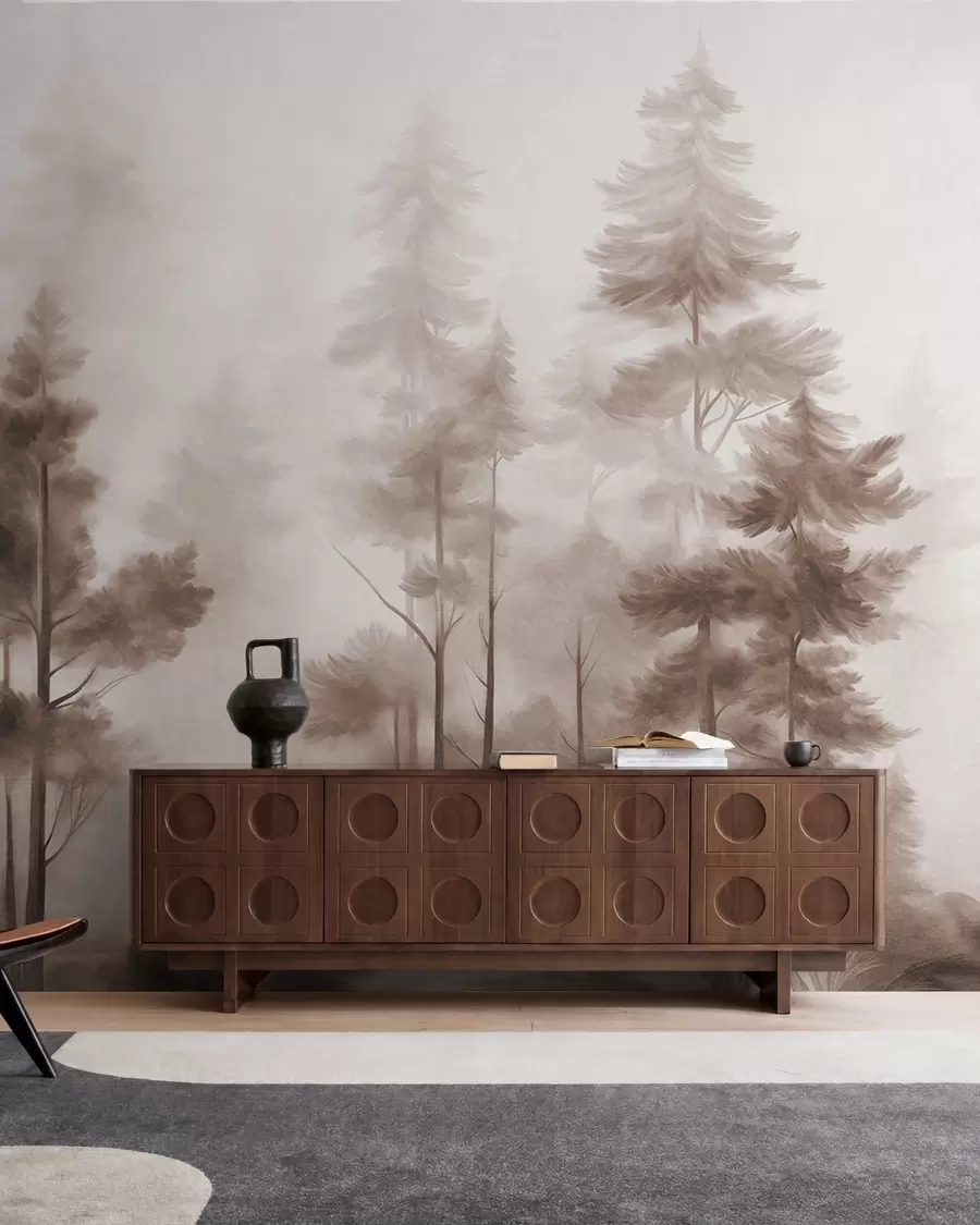 Papier peint Forêt aux textures variées, parsemée de grands pins aux nuances de brun, dans un léger brouillard w09982v1