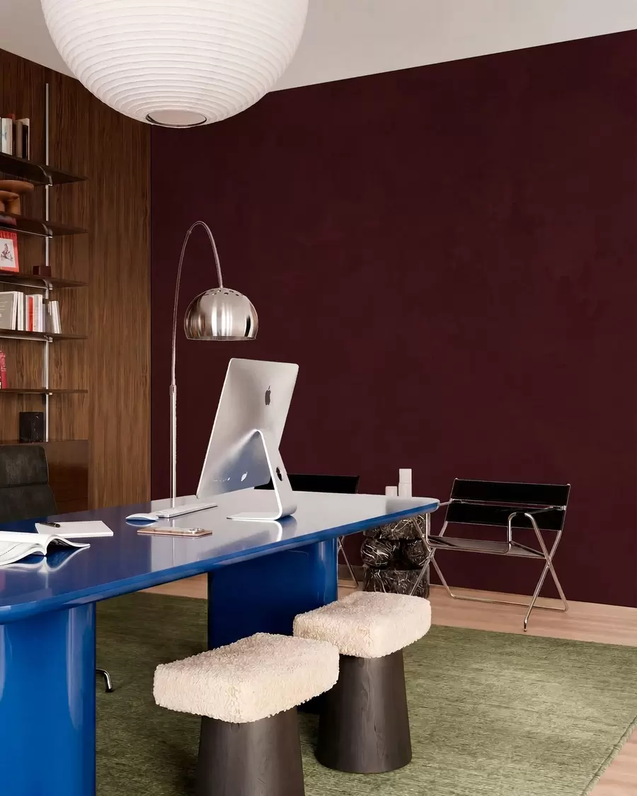Papier peint Une couleur cerise foncée, avec une finale douce et veloutée w05814v2