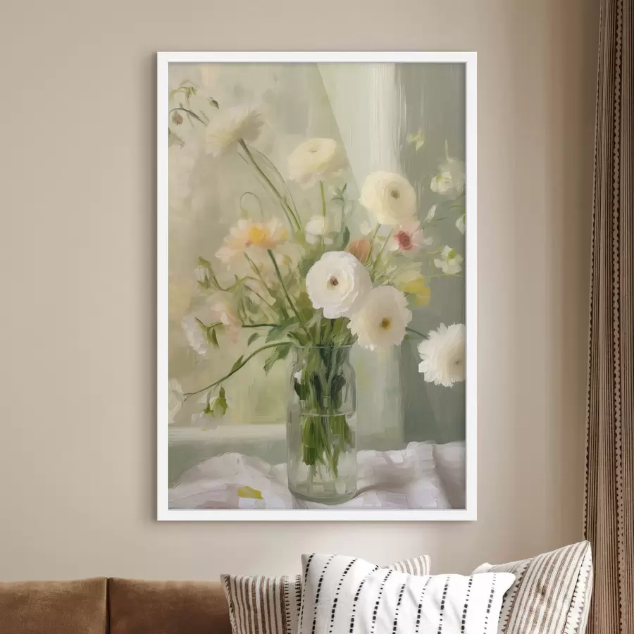 Papier peint Un bouquet de fleurs blanches et roses dans un vase en verre, avec une fenêtre en arrière-plan f50228