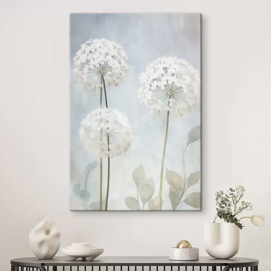 Tableau Des pissenlits blancs aux feuilles vertes sur un fond bleu pâle et blanc s50213