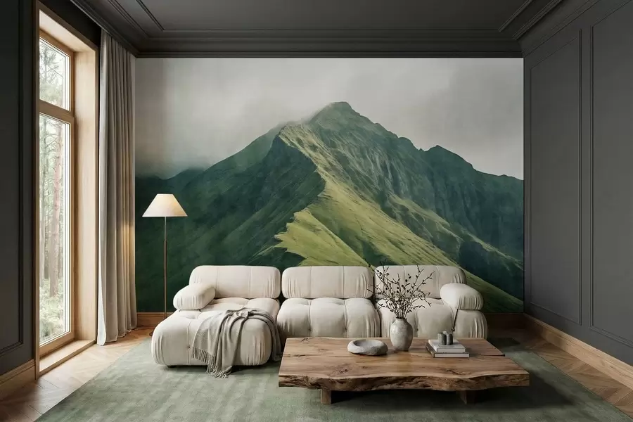 Papier peint Une montagne de malachite aux pentes verdoyantes, dont le sommet est enveloppé d'une brume légère w05820