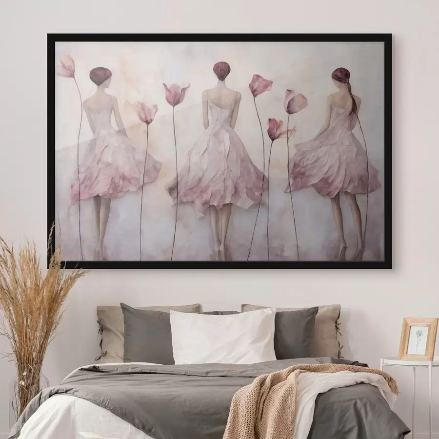 Papier peint Trois silhouettes féminines en robes roses au milieu des fleurs f50582