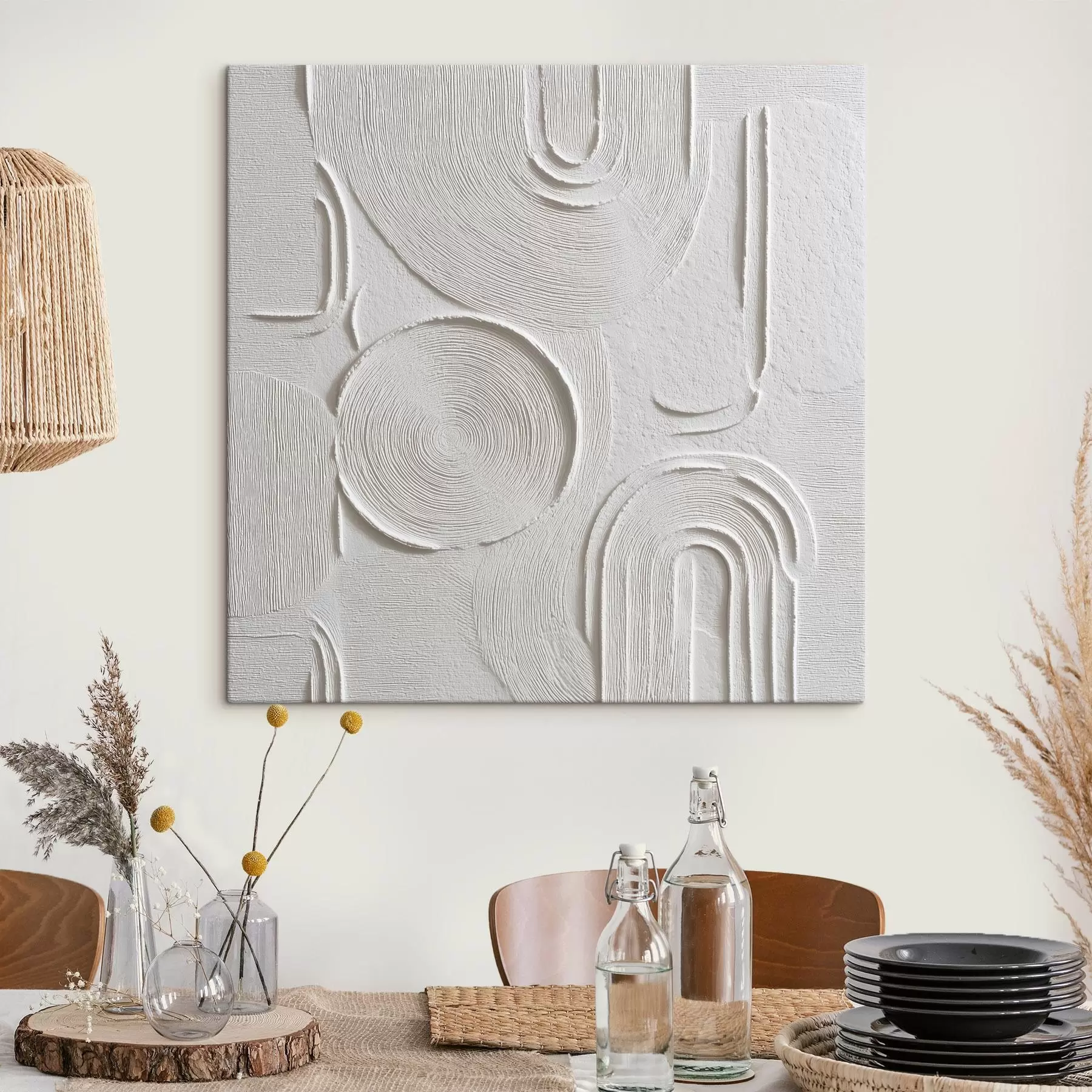 Tableau Abstraction contemporaine en architecture d'intérieur, avec une surface en relief texturée dans une palette de blancs et de gris s50006