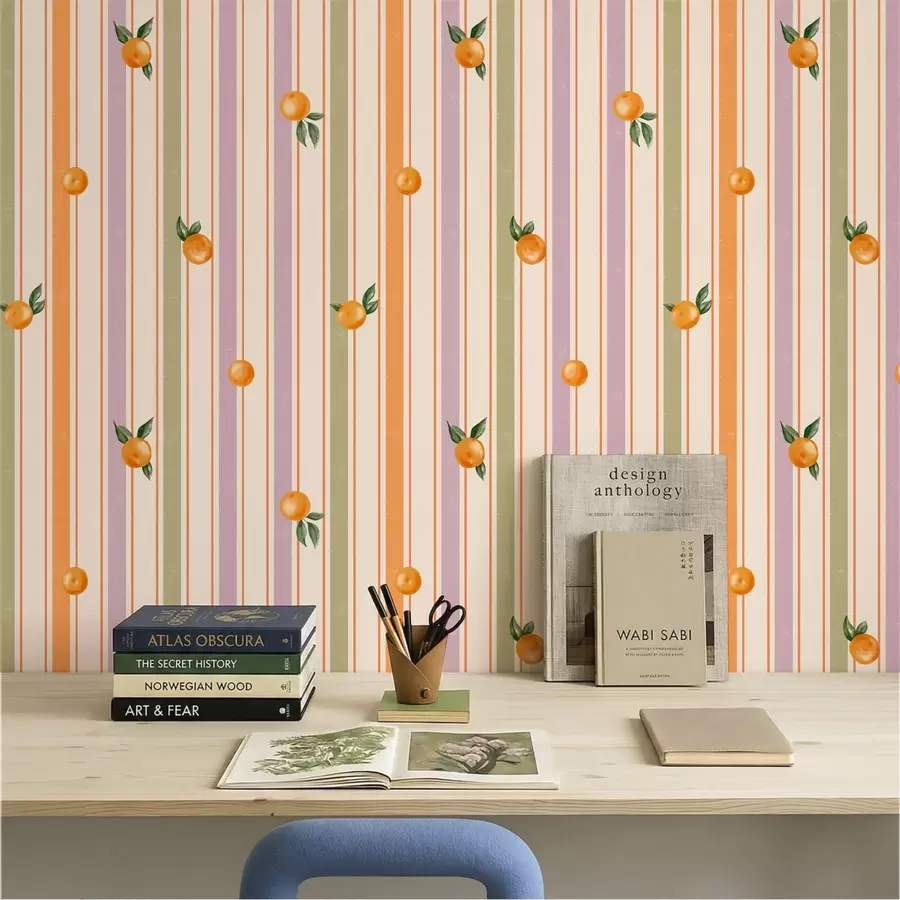 Papier peint Fruit orange sur fond à rayures multicolores a01263v2