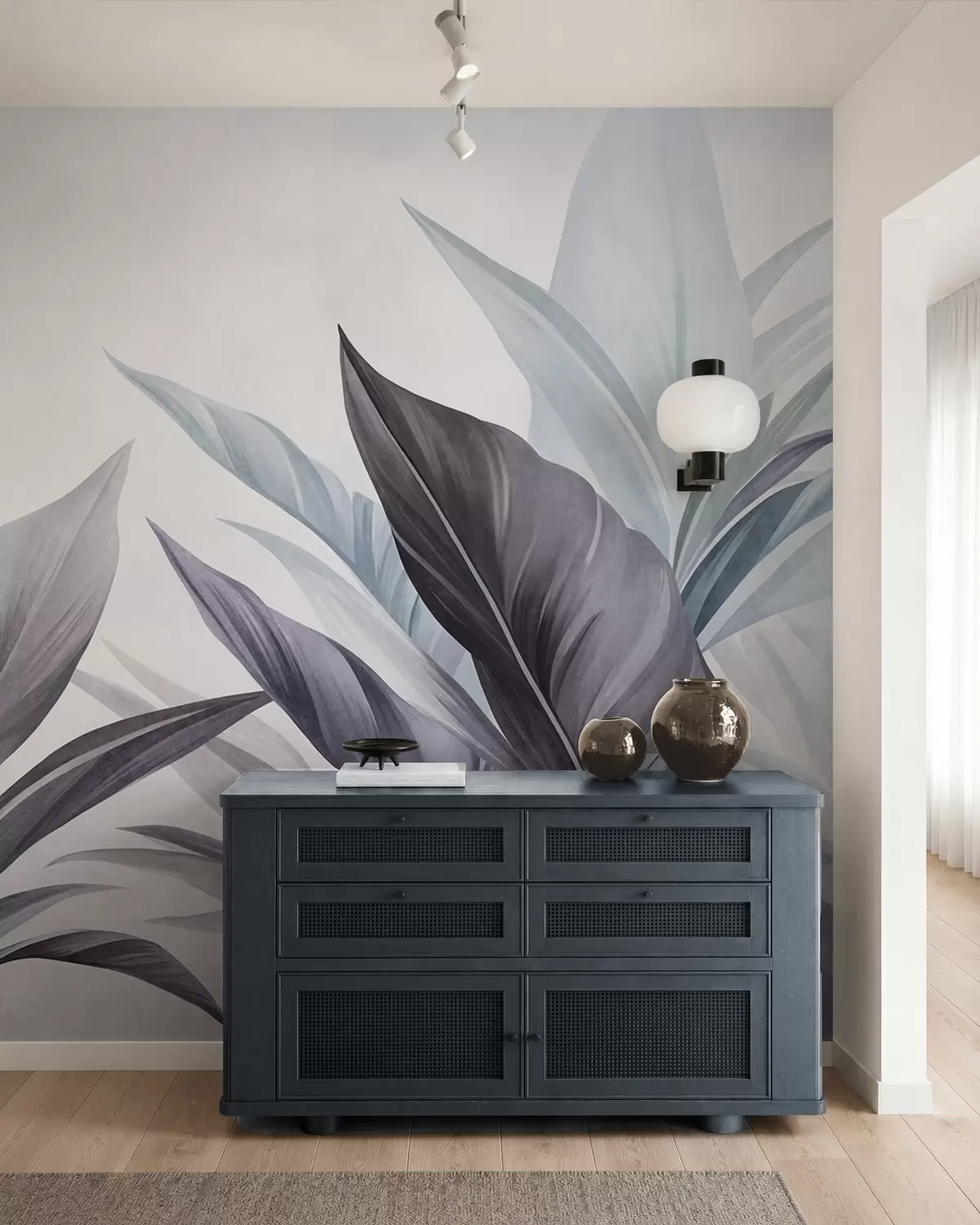 Papier peint Feuilles tropicales aux nuances de bleu et de gris, texturées et de grande taille, art moderne w10055v1