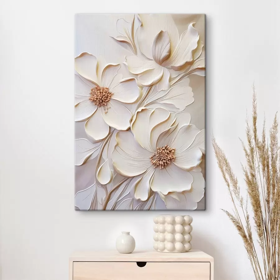 Tableau Fleurs de couleur crème aux pétales texturés, sur un fond doux et clair s50958