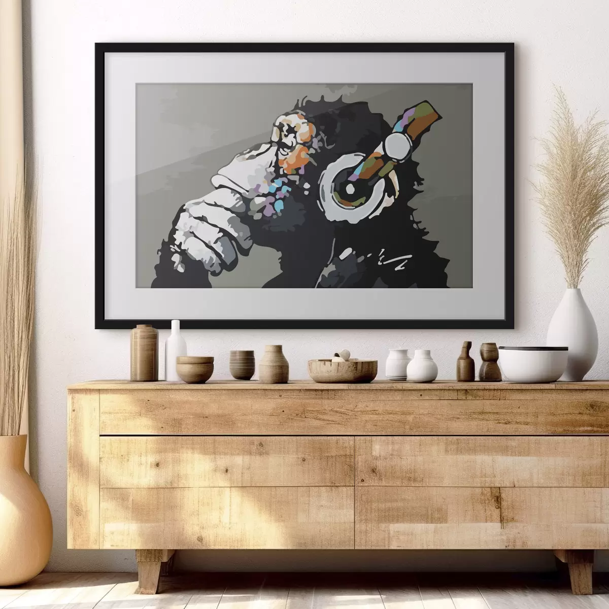 Poster Singe avec casque sur fond gris f37269